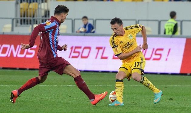 Пшеничных против игрока Трабзонспора, фото Football.ua