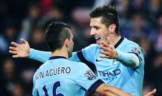 Серхио Агуэро и Стевен Йоветич, фото getty images