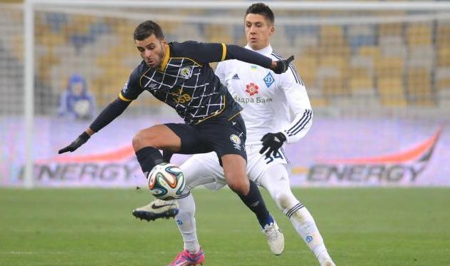 Евгений Хачериди опекает Жуниора Мораеса, фото football.ua