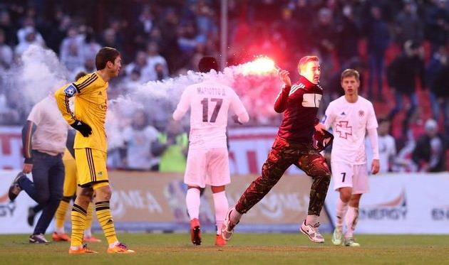 Файер на матче Волынь - Металлист, фото Романа Шевчука, Football.ua