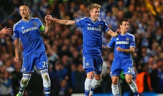 Андре Шюррле (в центре), Getty images