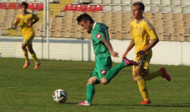 Юрий Бровченко пробует силы в премьер-лиговой команде, фото Артура Валерко, Football.ua