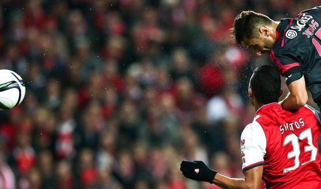 Жонас продавливает Сантоса, открывая счёт в матче, фото maisfutebol.iol.pt