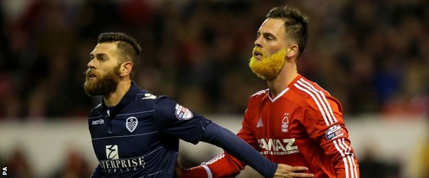 Рождественское настроение в матче Лидса и Ноттингема, фото bbc.com