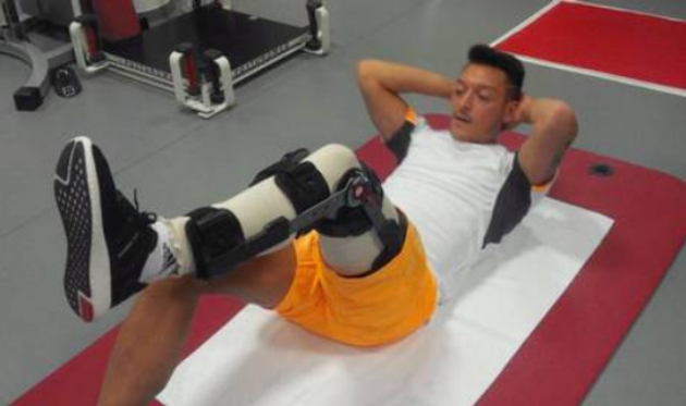 Месут Езил, Twitter.com