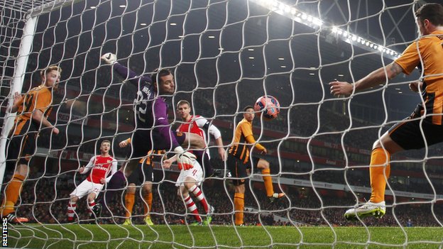 Мертезакер открывает счет, Reuters