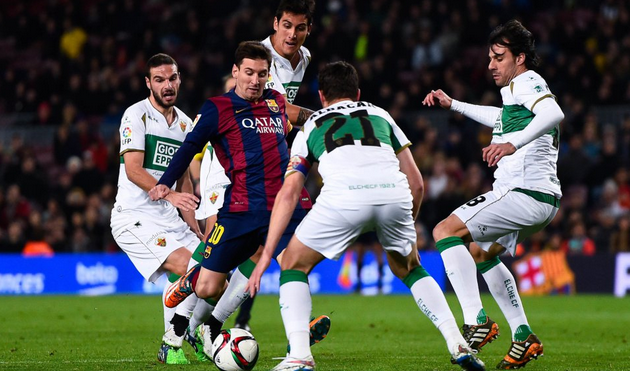 Месси в окружении соперников, AS