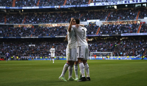 Роналду поздравляет с голом Джеймса, Getty Images