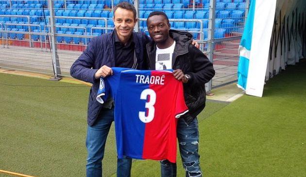 Адама Траоре (справа), fcb.ch