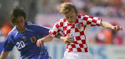 Лука Модрич (справа)