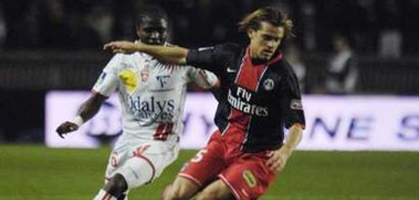 Ротена преследует Нгуэмо, фото Reuters