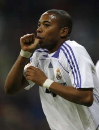 Робиньо празднует гол, Reuters 