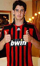 Алешандре Пато