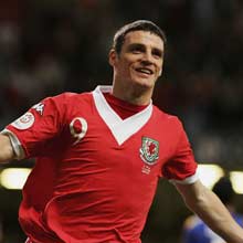 Кумас отмечает забитый гол, uefa.com