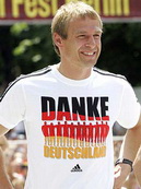 Юрген Клинсманн благодарит Германию