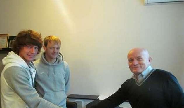 Локтионов и Ковалев после подписания контрактов, fczirka.com.ua