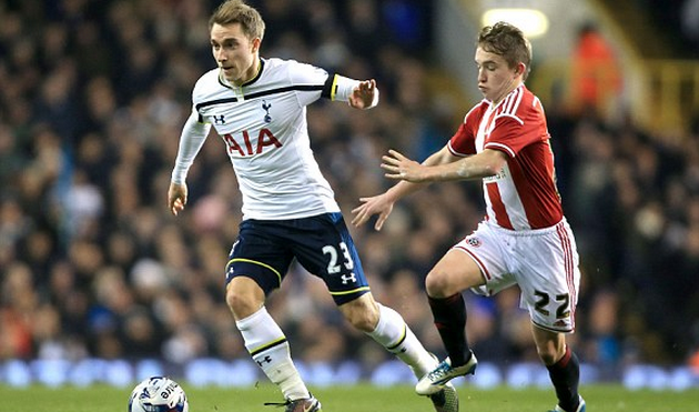 Кристиан Эриксен и 17-летний Люис Рид, dailymail.co.uk