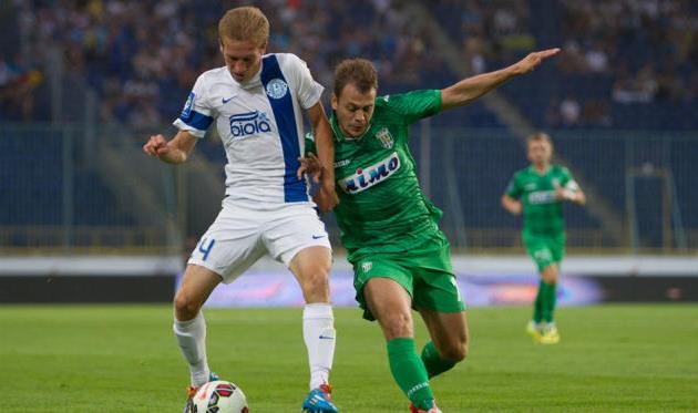 Павел Ксенз (справа) против Валерия Лучкевича, фото football.ua