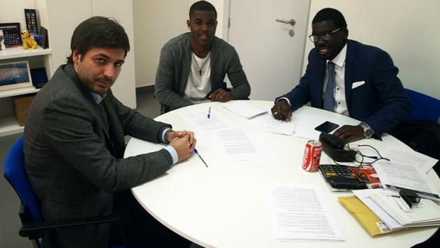 Жоэль Кэмпбелл (по центру), villarrealcf.es