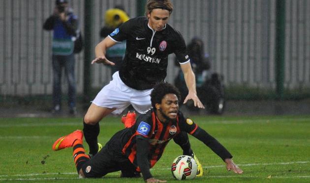 Андрей Пилявский против Луиса Адриано, фото И.Хохлова, Football.ua