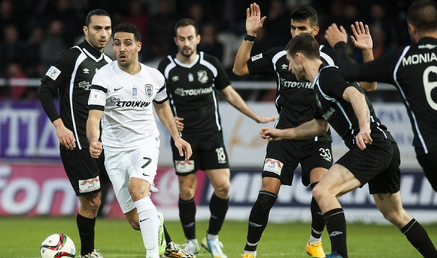 Голаза в окружении соперников, superleaguegreece.net