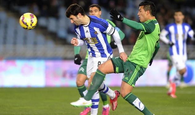 Агиррече открывает счет, фото A. MUXIKA