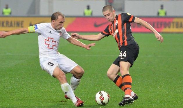 Сергей Симинин против Ярослава Ракицкого, фото Б.Заяца, Football.ua