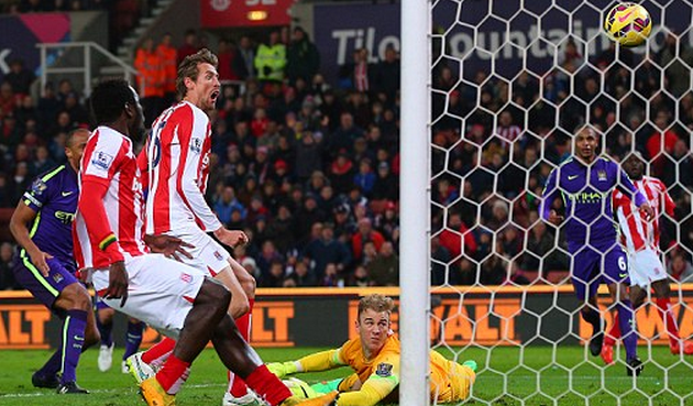 Первый гол Крауча был отменен из-за офсайда, dailymail.co.uk