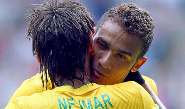 Неймар и Данило, Marca