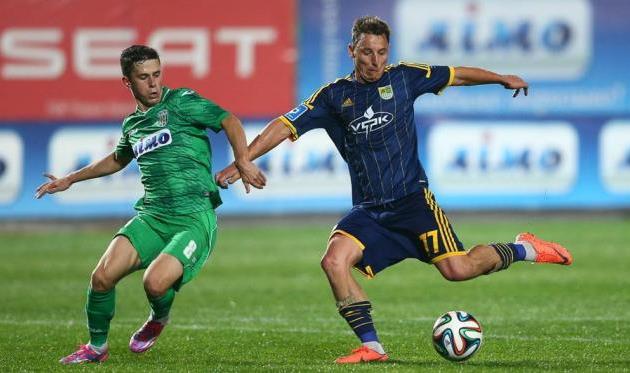 Володимир Костевич (зліва), фото football.ua