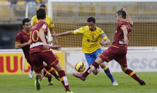 Лас Пальмас выходит в лидеры, AS