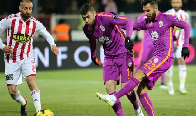 Озтекин (№23) забивает первый гол в матче, ligtv.com.tr