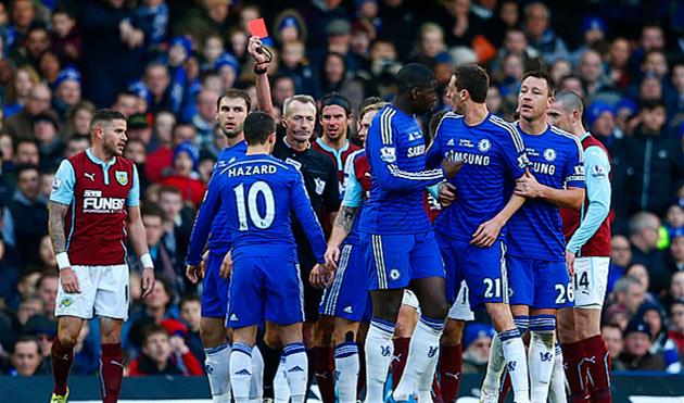 Судьям не помешает помощь, Action images