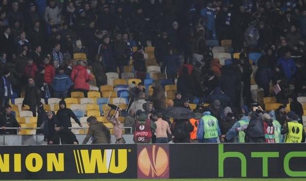 Беспорядки во время матча Динамо - Генгам, фото Ильи Хохлова, Football.ua