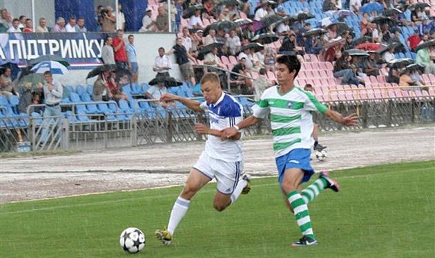 Роман Дацюк (слева) после 21 гола в Черкассах переезжает в Комсомольск, ckdnipro.com.ua