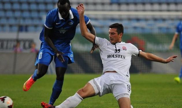 Грицай против игрока Мольде, фото Football.ua