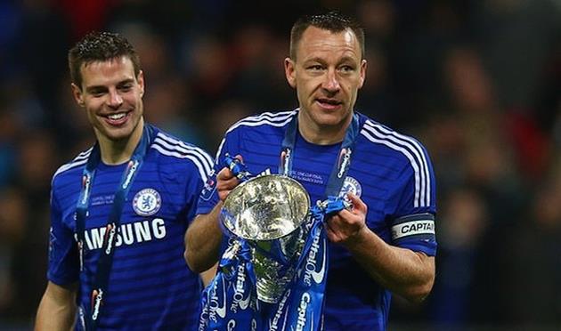 Джон Терри с очередным трофеем, Getty images