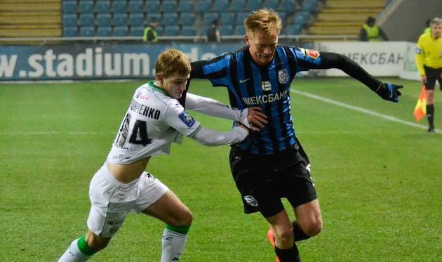 Мирошниченко против Диденко, фото Д. Тимофеева, Football.ua