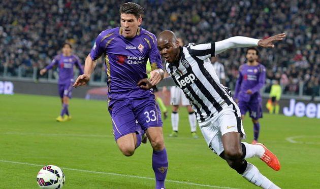 Марио Гомес (слева), corrieredellosport.it