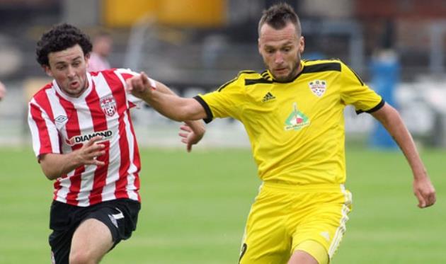 ИЛЬЯ ГАЛЮЗА (СПРАВА), ФОТО WWW.FCSHAKHTER.BY