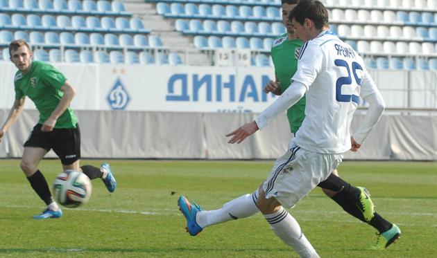 Яремчук забивает второй мяч в ворота полтавцев, фото fcdynamo.kiev.ua