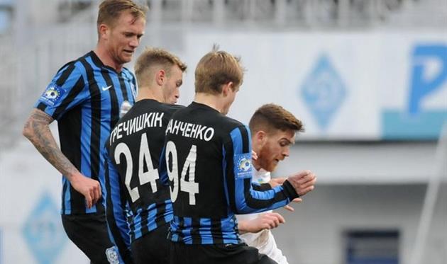 Черноморец работает на оборону большим количеством игроков, фото Football.ua