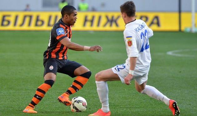 Дуглас Коста против Кабаева, фото БОГДАНа ЗАЯЦа, Football.ua 