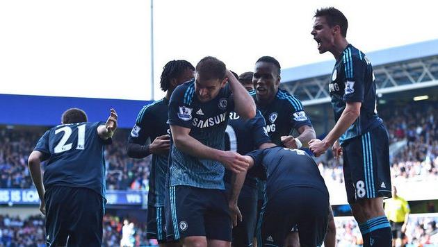 Момент попадания зажигалки в голову Ивановича, skysports.com