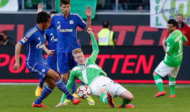 Кевин Де Брайне против игроков Шальке, Getty Images