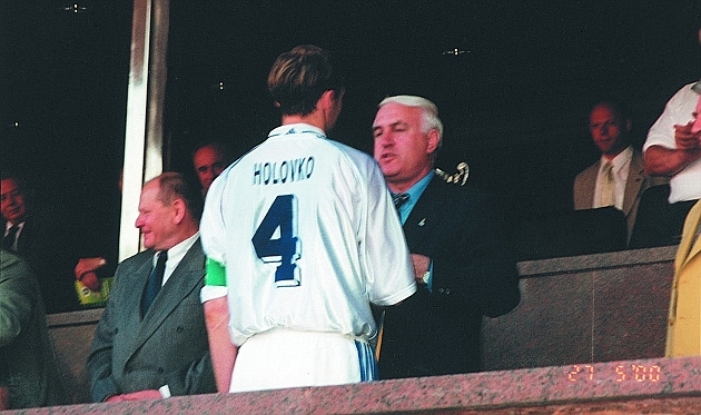 Нагорода - динамівському капітану Головку, фото із архіву В.П.Пустовойтенка