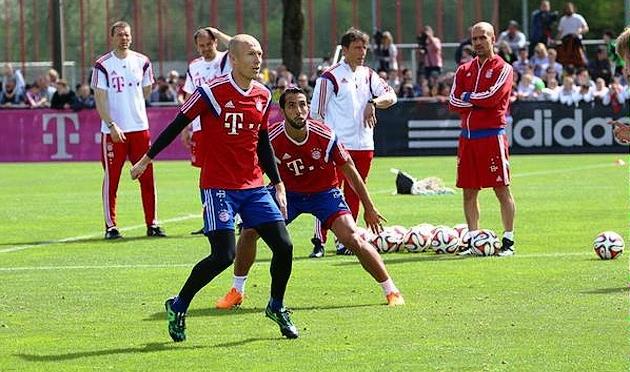 Роббен и Бенатья, twitter.com/BundesligaSpot