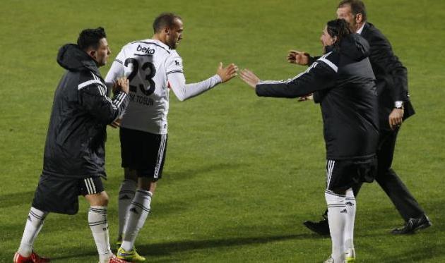 Тосун принимает поздравления от партнеров, ligtv.com.tr