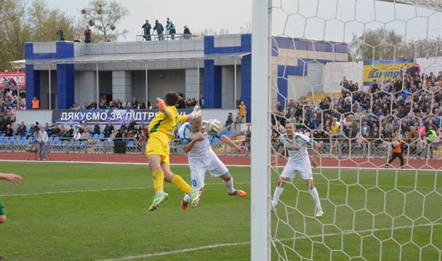 «За мгновение до» – Скарлош уже летит, чтобы переправить мяч в сетку, фото ckdnipro.com.ua