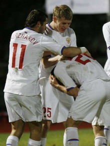 Автор гола Барда (в белом) против Новески, Reuters 